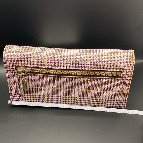 Super cute ladies wallet. All zippers and closures work as they should. - Picture 7 of 12